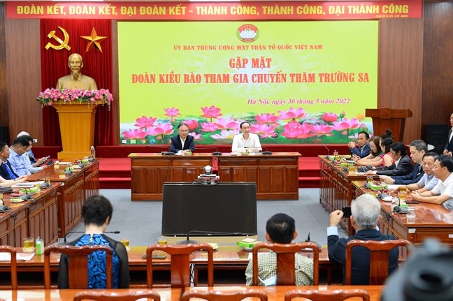 Truong Sa trips brings overseas Vietnamese closer to homeland